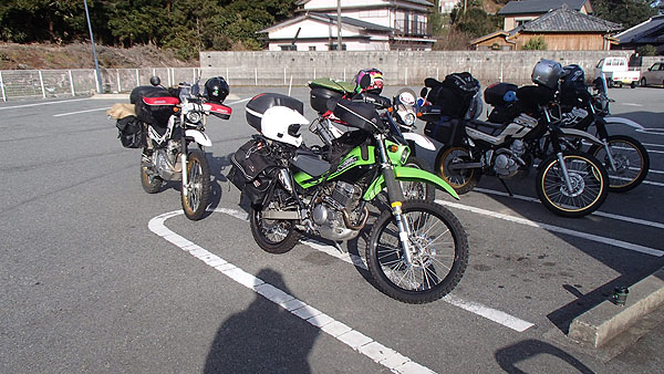 ファミリーマート南伊五ヶ所店の駐車場